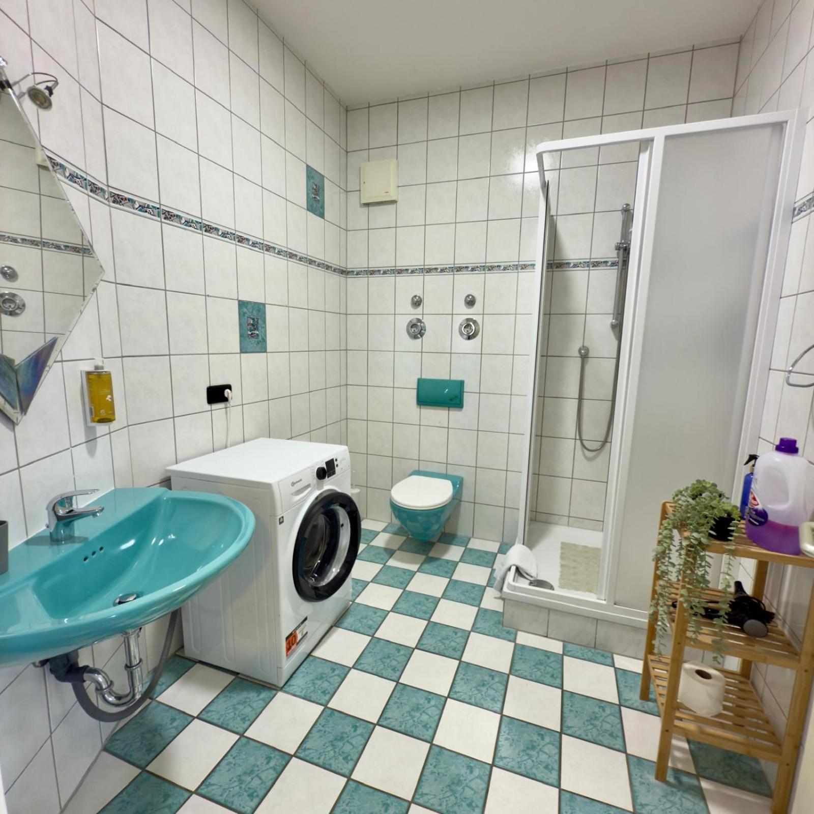 Raha Apartments - Charmantes Studio-Apartment - Hbf - Gratis Parkplatz Erfurt Exterior photo